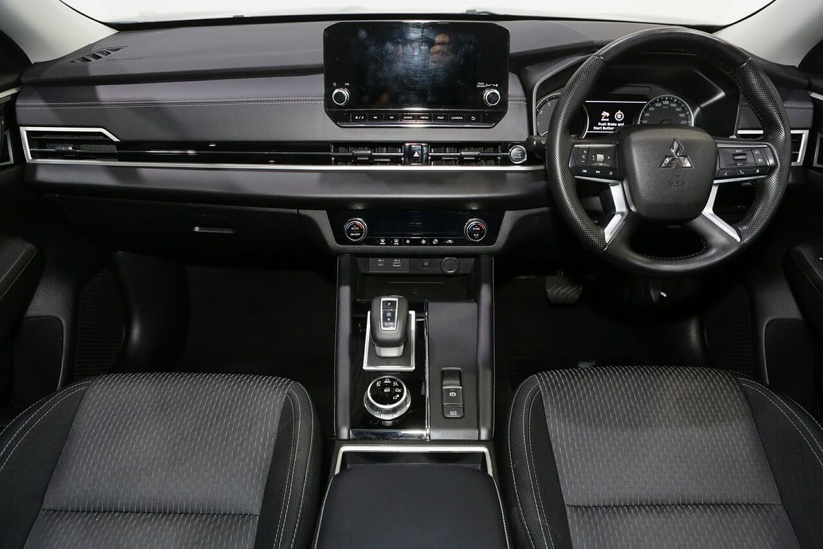 2024 Mitsubishi Outlander LS ZM