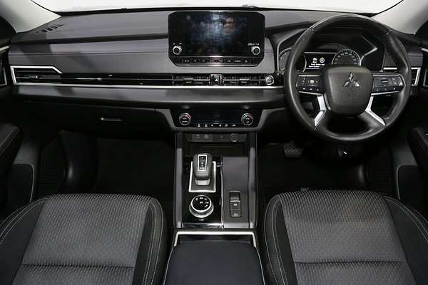 2024 Mitsubishi Outlander LS ZM