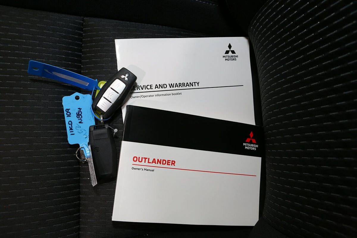 2024 Mitsubishi Outlander LS ZM