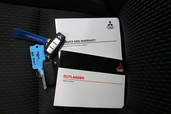 2024 Mitsubishi Outlander LS ZM