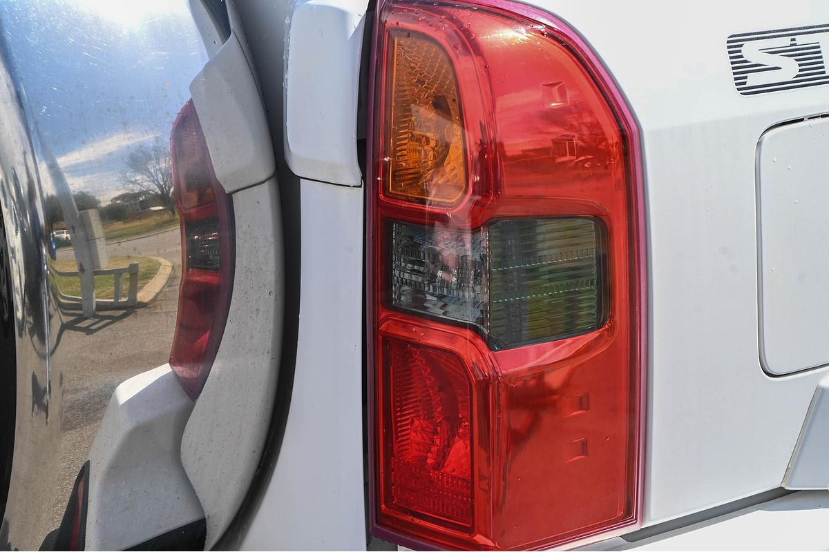 2011 Nissan Patrol ST GU 7
