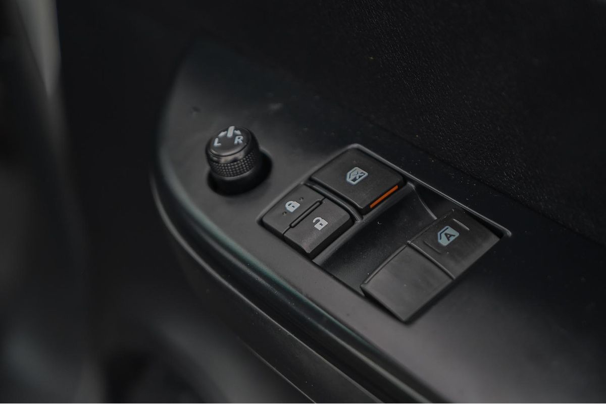 2017 Toyota Hilux SR GUN126R 4X4