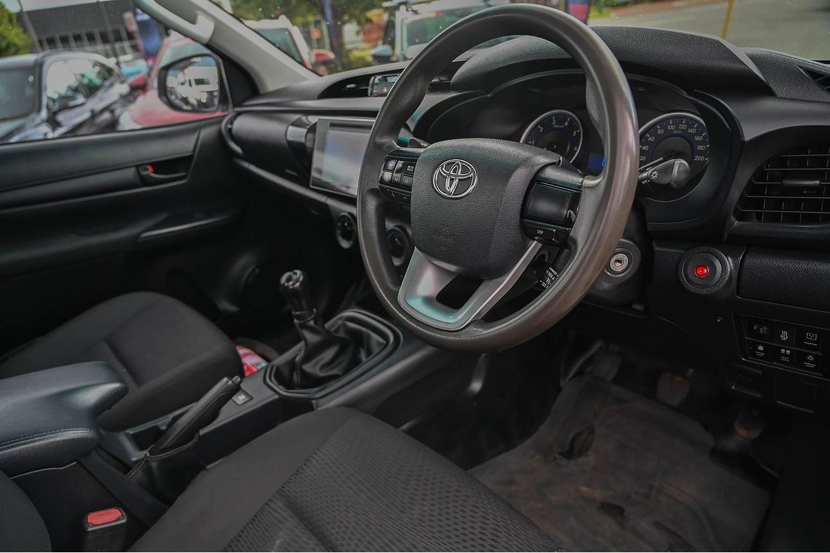 2017 Toyota Hilux SR GUN126R 4X4
