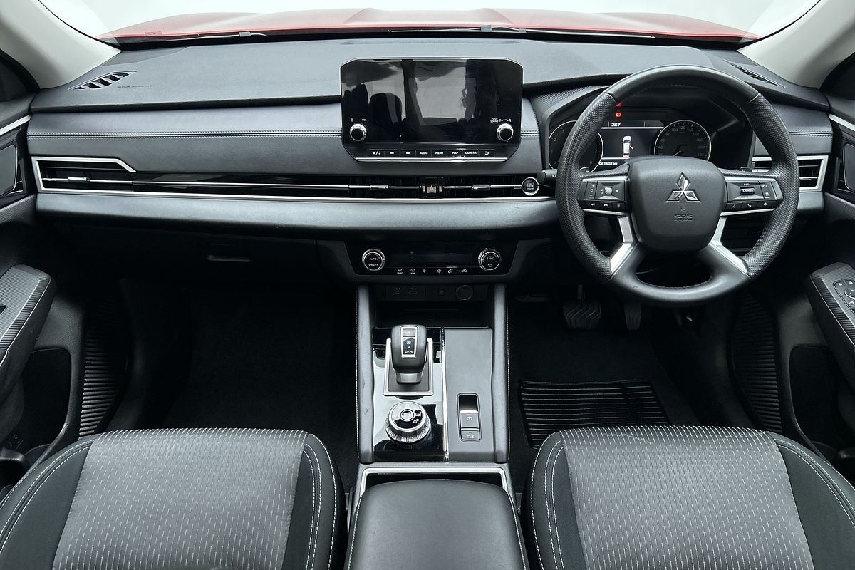 2023 Mitsubishi Outlander LS ZM