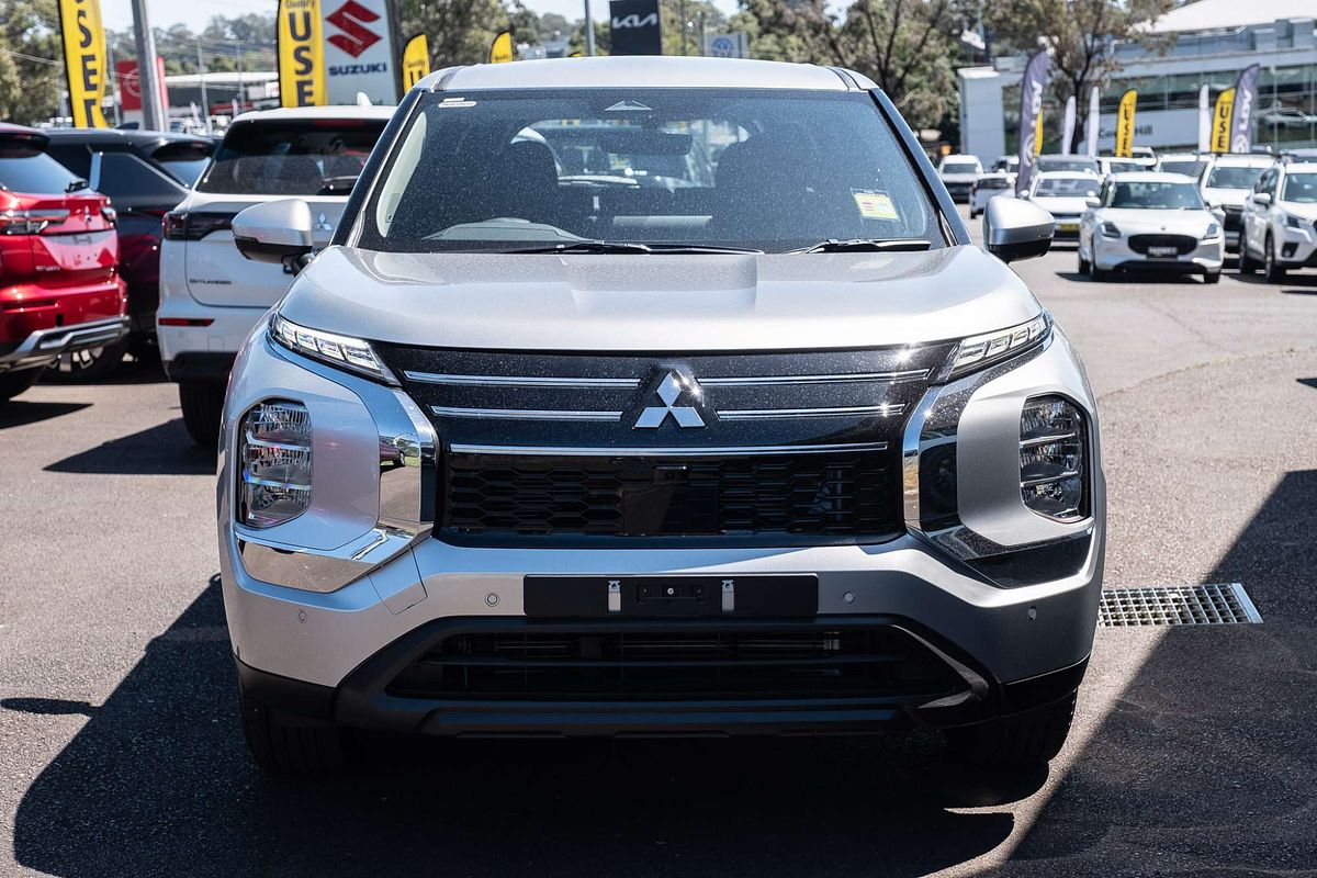 2025 Mitsubishi Outlander ES ZM