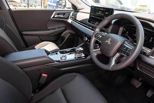 2025 Mitsubishi Outlander ES ZM