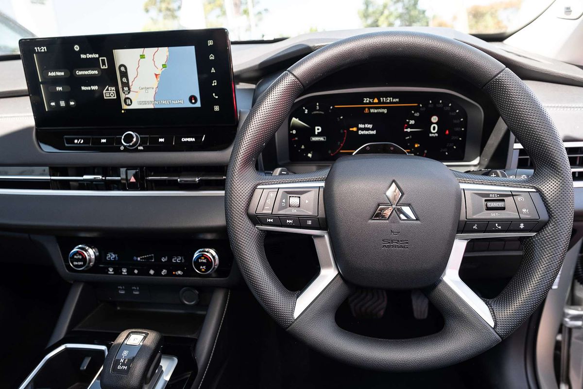 2025 Mitsubishi Outlander ES ZM