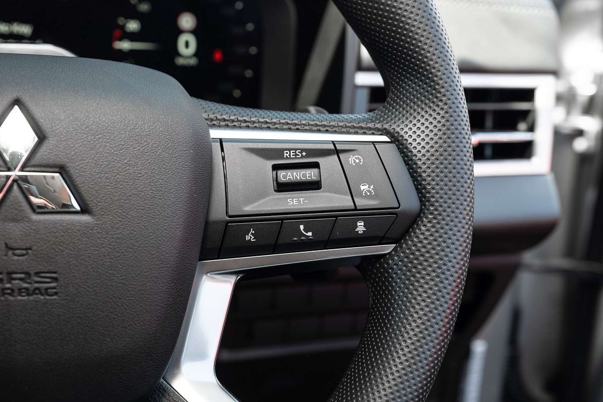 2025 Mitsubishi Outlander ES ZM