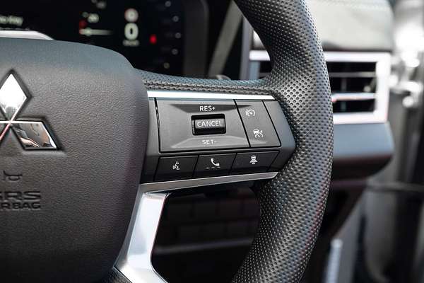 2025 Mitsubishi Outlander ES ZM