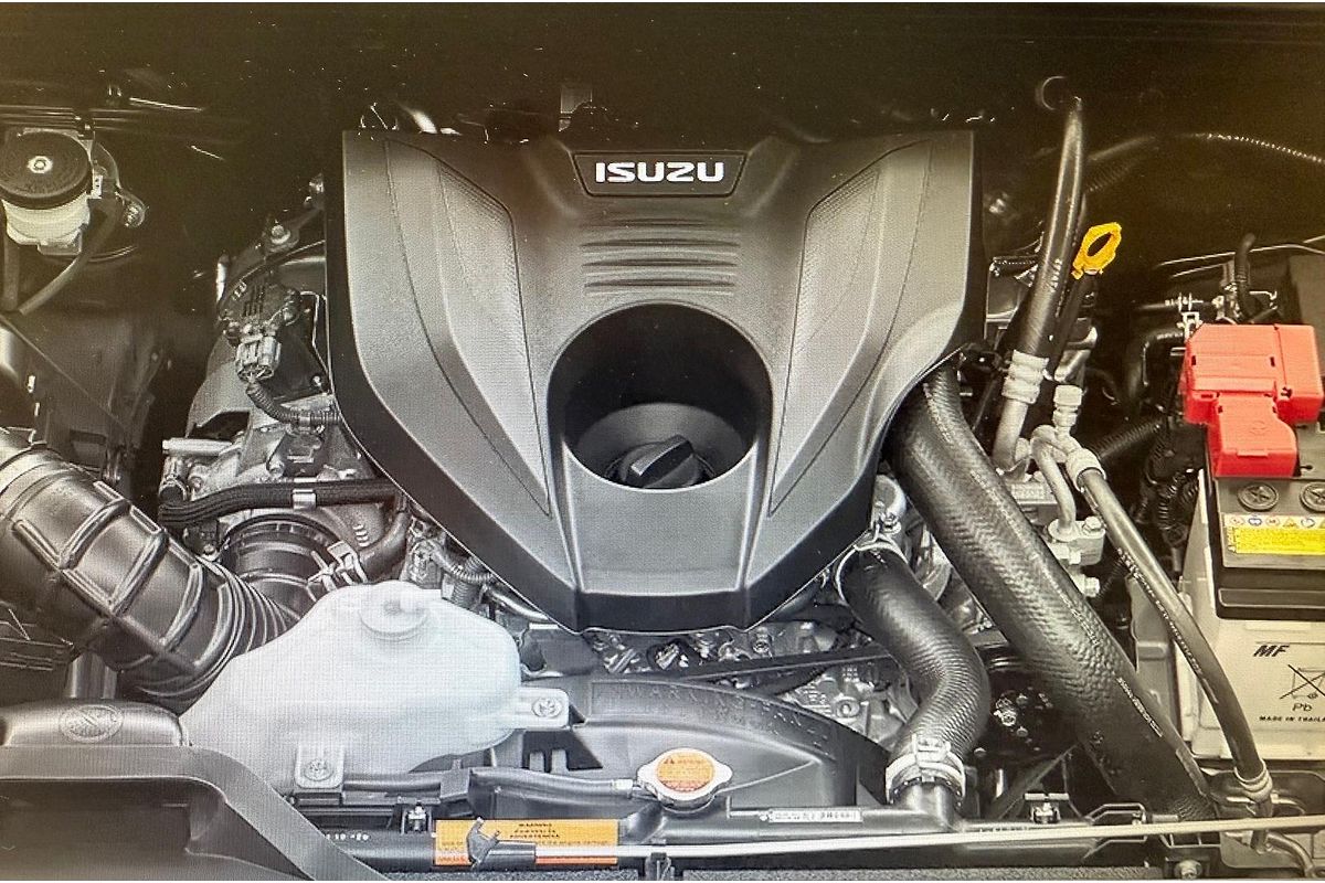 2025 Isuzu MU-X X-TERRAIN