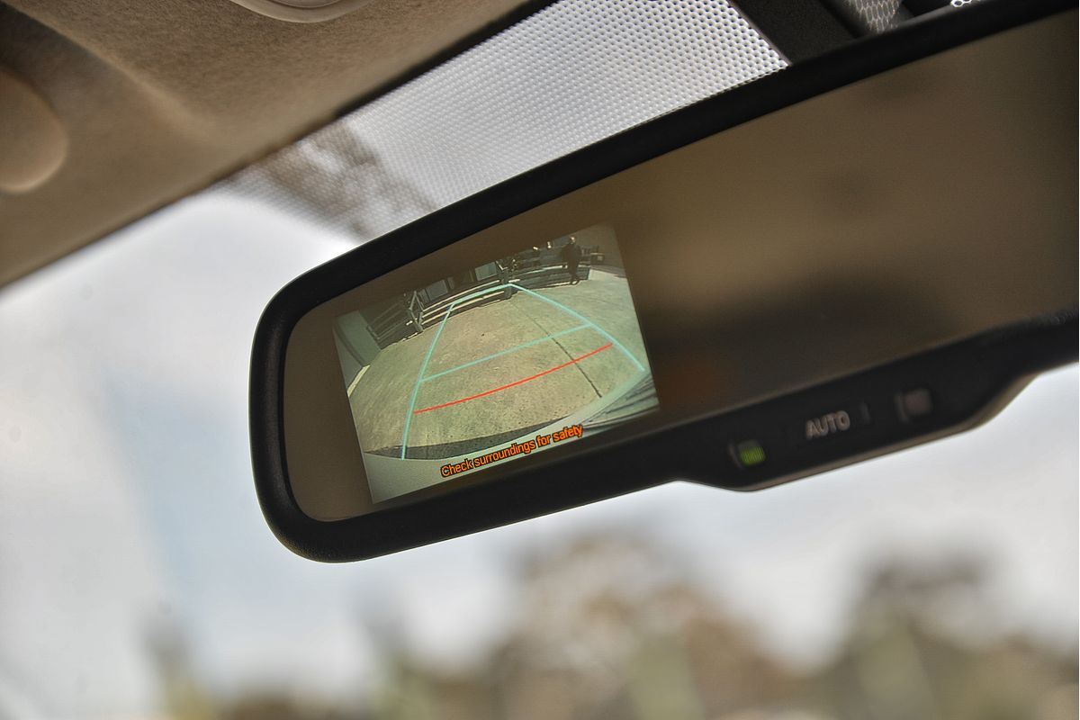 2014 Toyota Hiace Commuter TRH223R ELWB High Roof