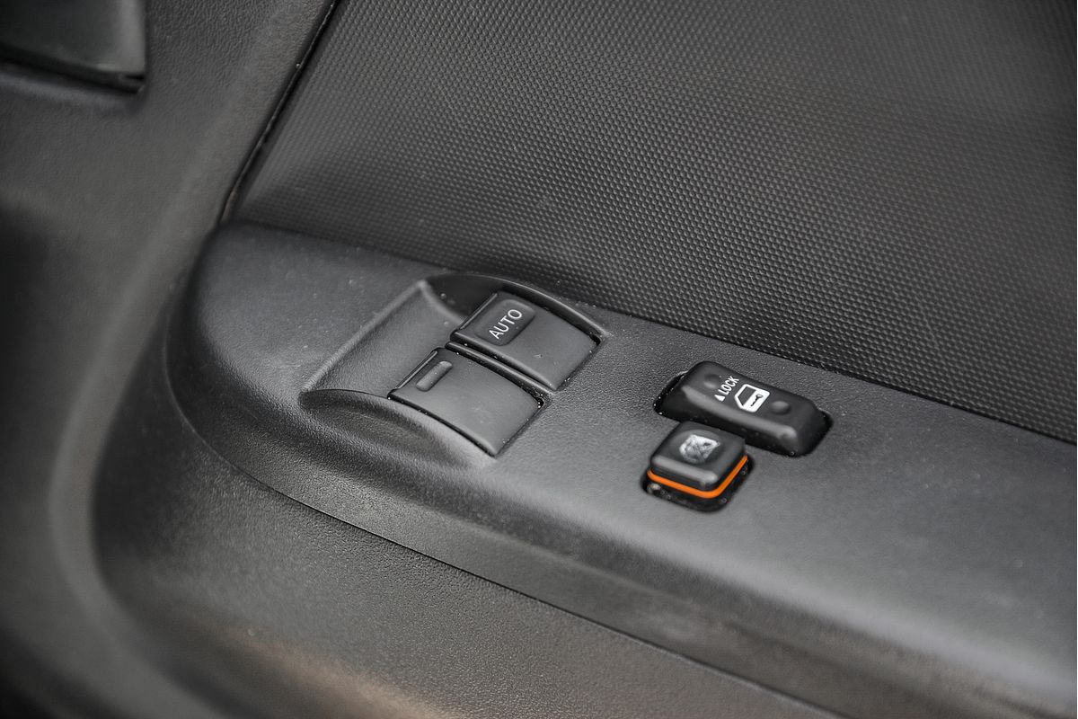 2014 Toyota Hiace Commuter TRH223R ELWB High Roof