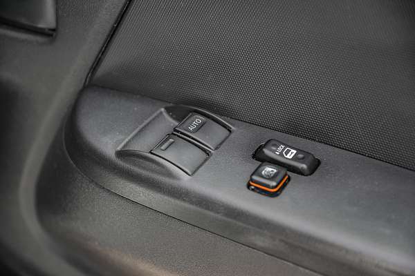 2014 Toyota Hiace Commuter TRH223R ELWB High Roof