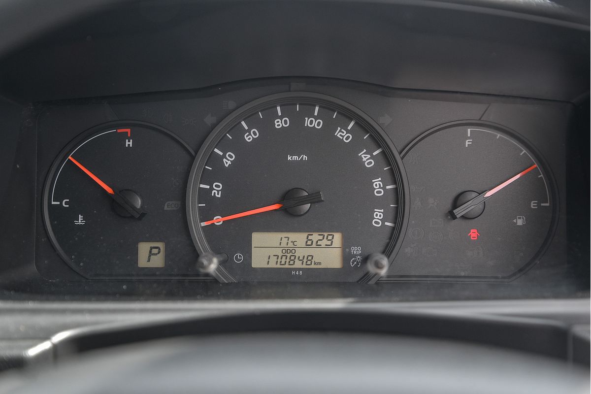 2014 Toyota Hiace Commuter TRH223R ELWB High Roof