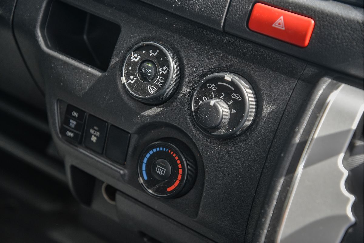 2014 Toyota Hiace Commuter TRH223R ELWB High Roof