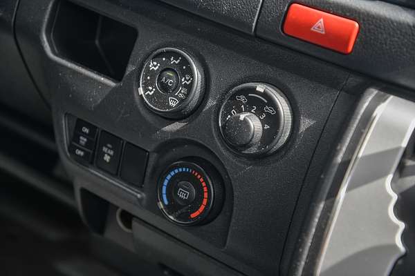 2014 Toyota Hiace Commuter TRH223R ELWB High Roof