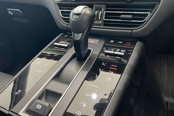 2024 Porsche Macan S 95B MY24