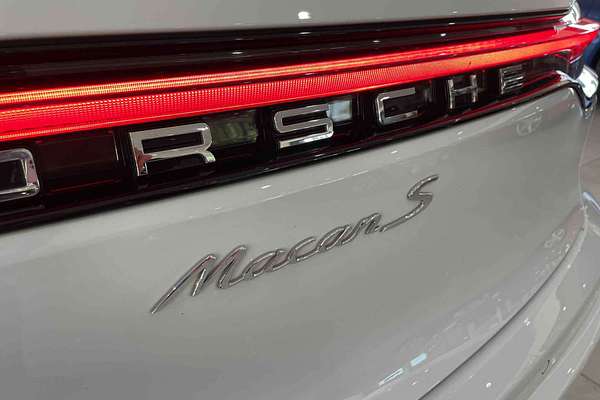2024 Porsche Macan S 95B MY24