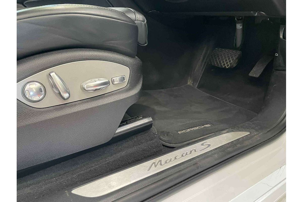 2024 Porsche Macan S 95B MY24
