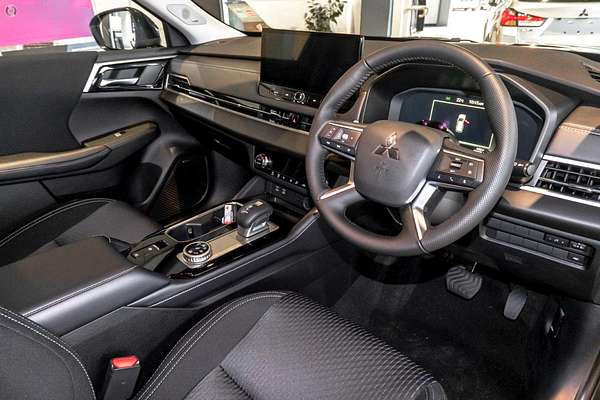 2025 Mitsubishi Outlander LS ZM