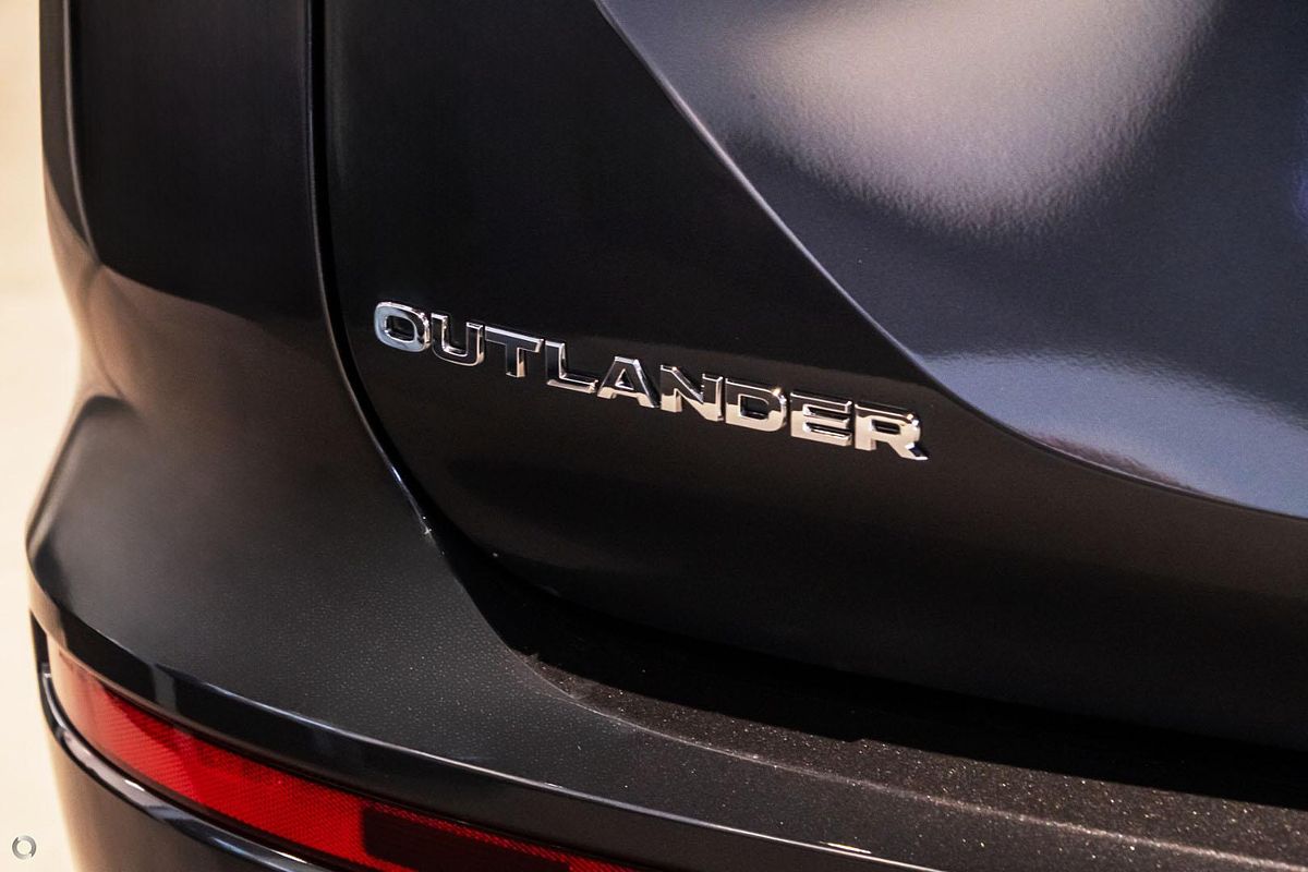 2025 Mitsubishi Outlander LS ZM