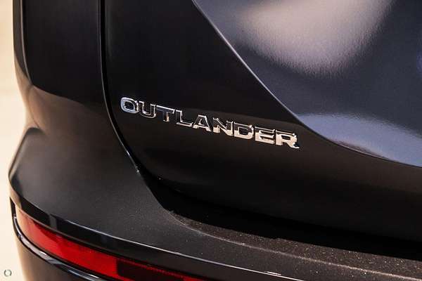 2025 Mitsubishi Outlander LS ZM