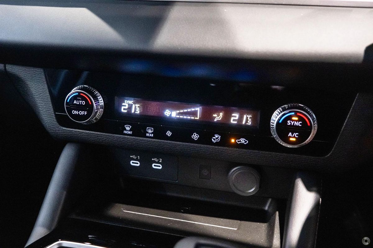 2025 Mitsubishi Outlander LS ZM