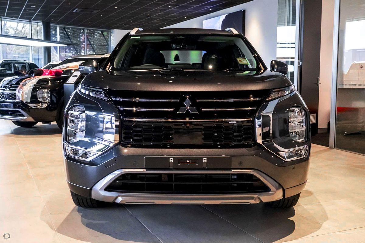 2025 Mitsubishi Outlander LS ZM