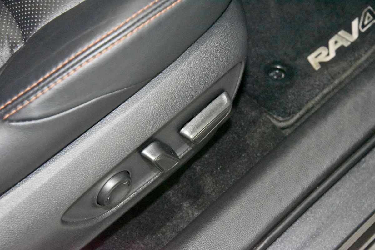 2020 Toyota RAV4 Edge AXAA54R