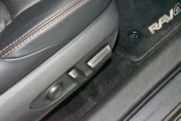 2020 Toyota RAV4 Edge AXAA54R