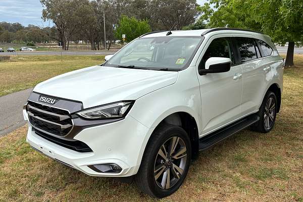 2022 Isuzu MU-X LS-T