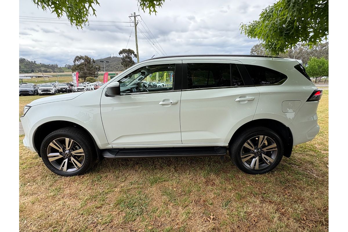 2022 Isuzu MU-X LS-T