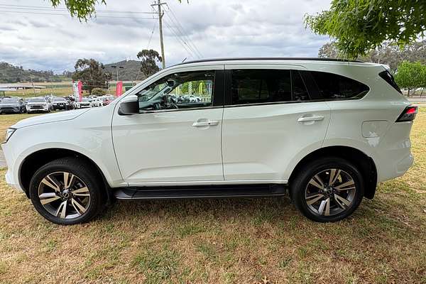 2022 Isuzu MU-X LS-T
