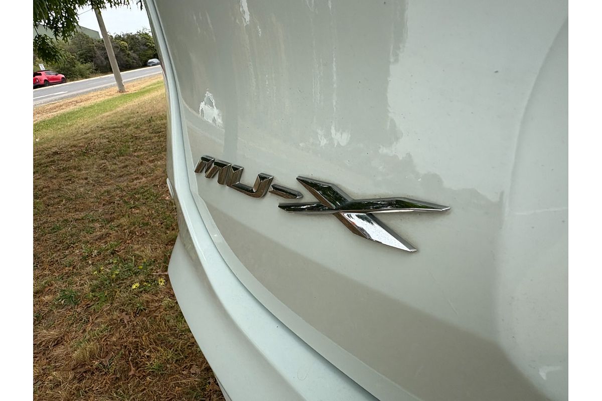 2022 Isuzu MU-X LS-T
