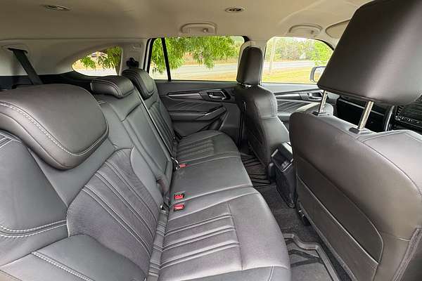 2022 Isuzu MU-X LS-T