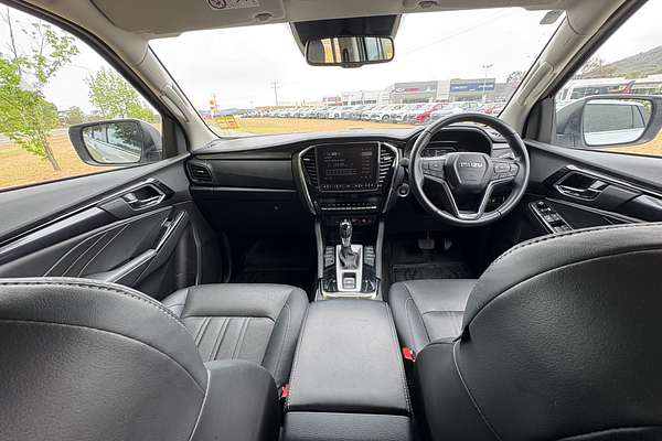2022 Isuzu MU-X LS-T