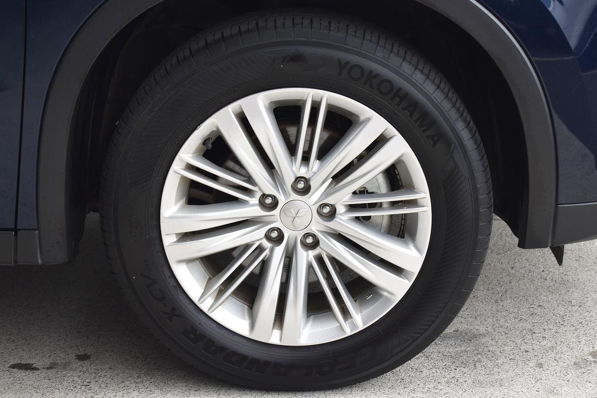 2023 Mitsubishi Outlander ES ZM