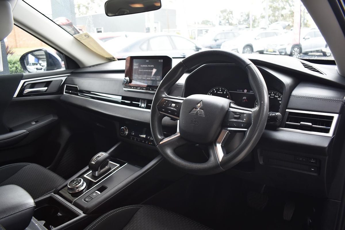 2023 Mitsubishi Outlander ES ZM