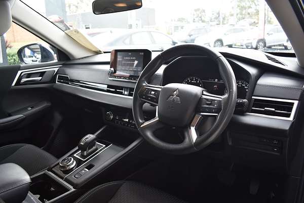 2023 Mitsubishi Outlander ES ZM