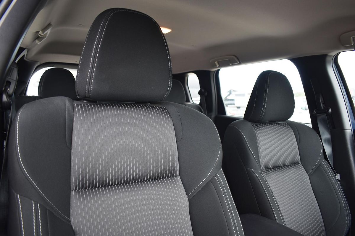 2023 Mitsubishi Outlander ES ZM