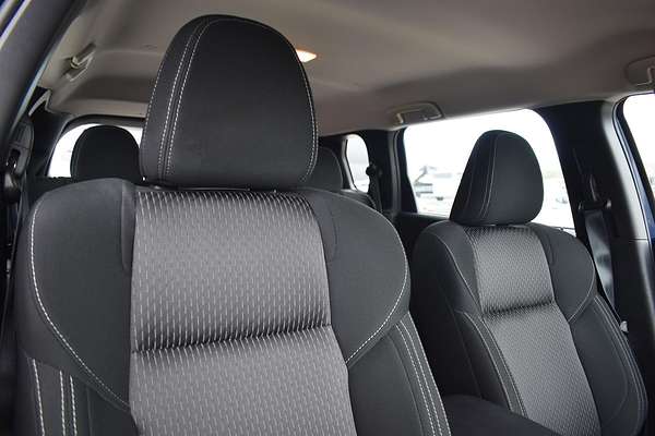 2023 Mitsubishi Outlander ES ZM