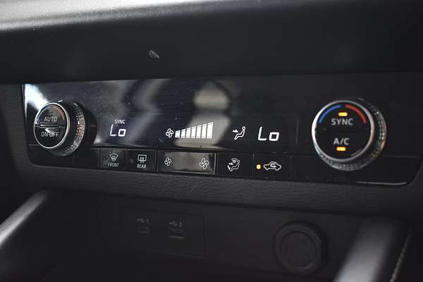 2023 Mitsubishi Outlander ES ZM