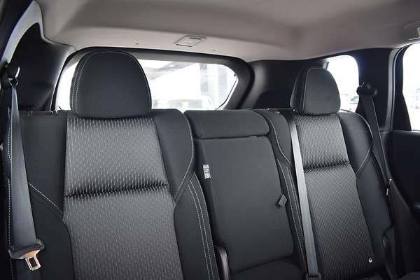 2023 Mitsubishi Outlander ES ZM