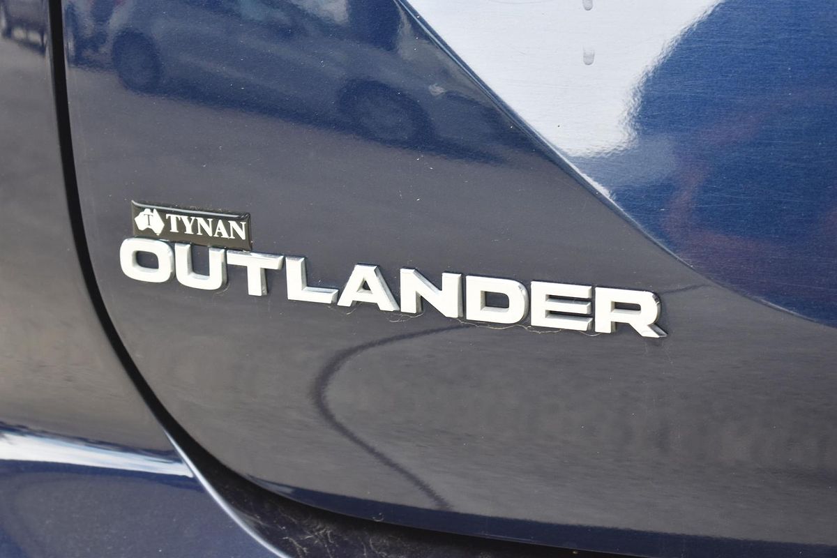 2023 Mitsubishi Outlander ES ZM