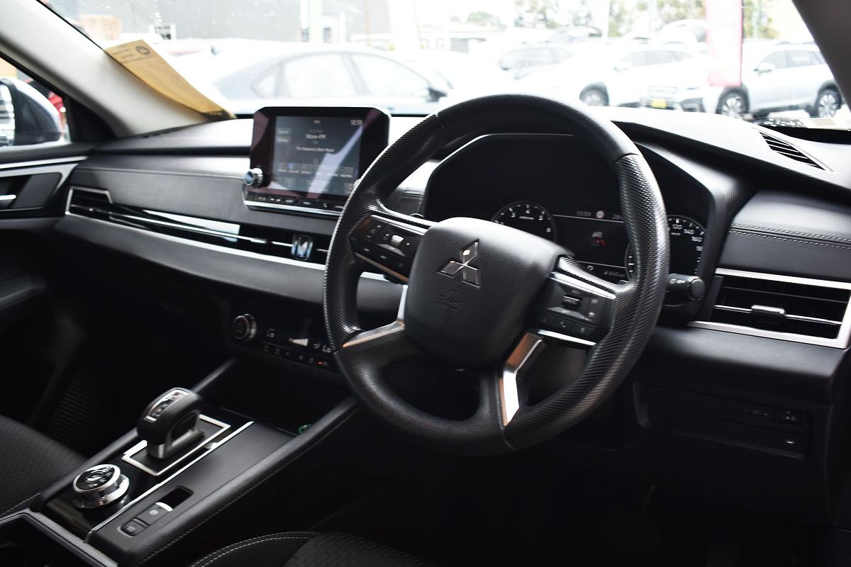 2024 Mitsubishi Outlander ES ZM