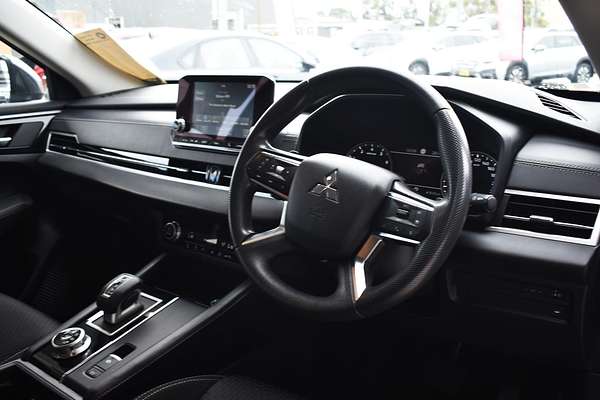 2024 Mitsubishi Outlander ES ZM