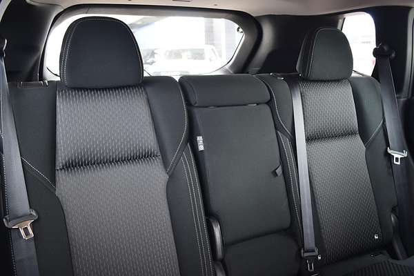 2024 Mitsubishi Outlander ES ZM