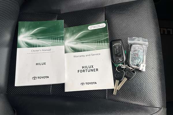 2023 Toyota Hilux Rogue GUN126R 4X4 thumb-19