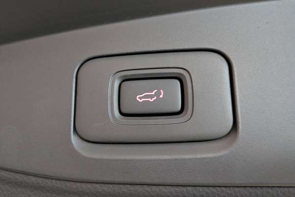 2025 Isuzu MU-X LS-T