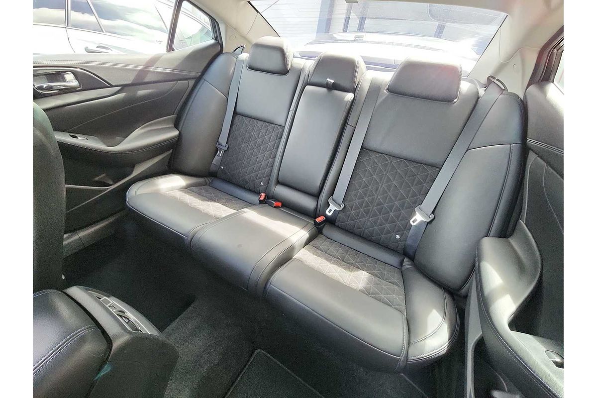 2018 Nissan Maxima SR